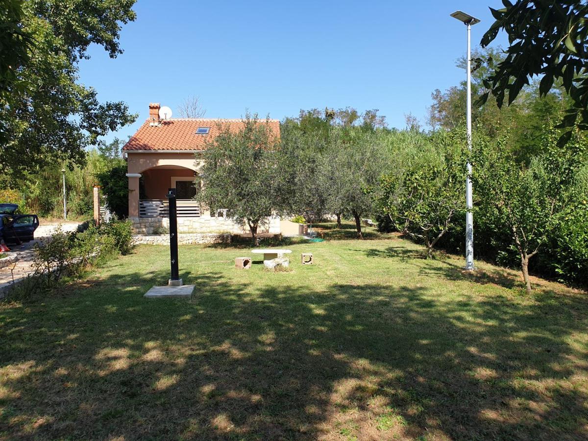 Holiday Home Borna Nin Exterior photo